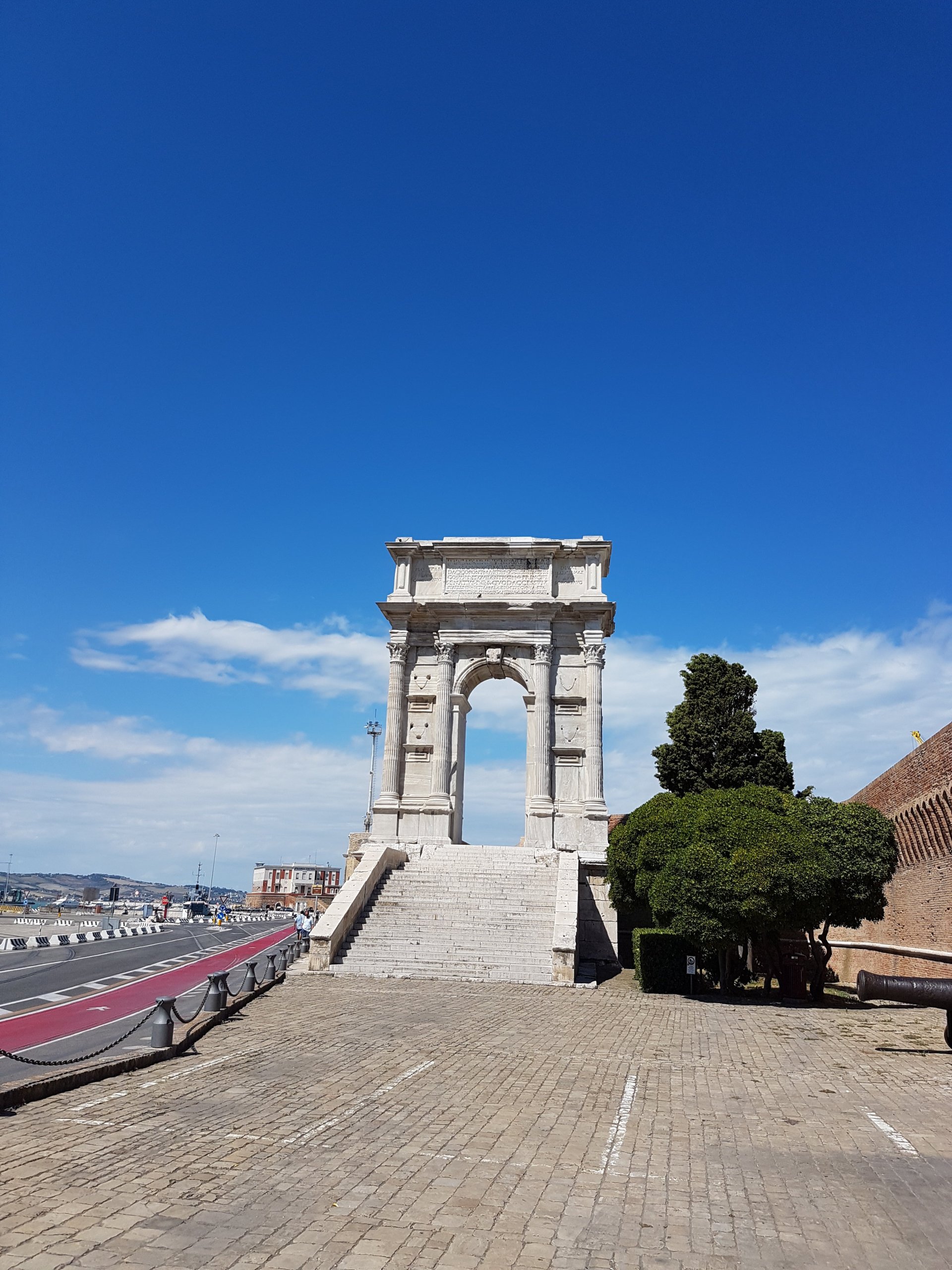 Arco di Traiano 